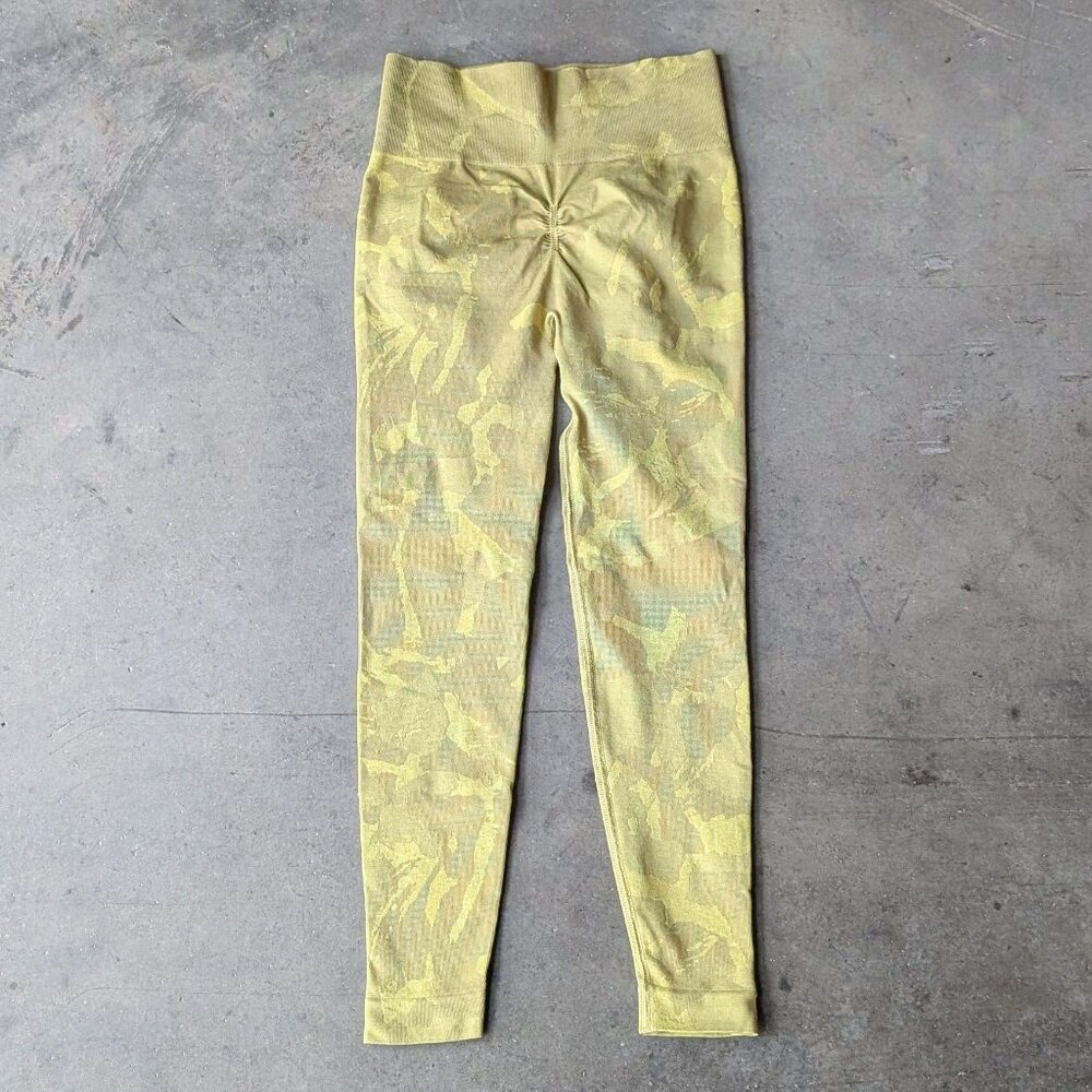 Gymshark Adapt Camo Seamless Sports Bra and Leggings Set Green small - Picture 9 of 9